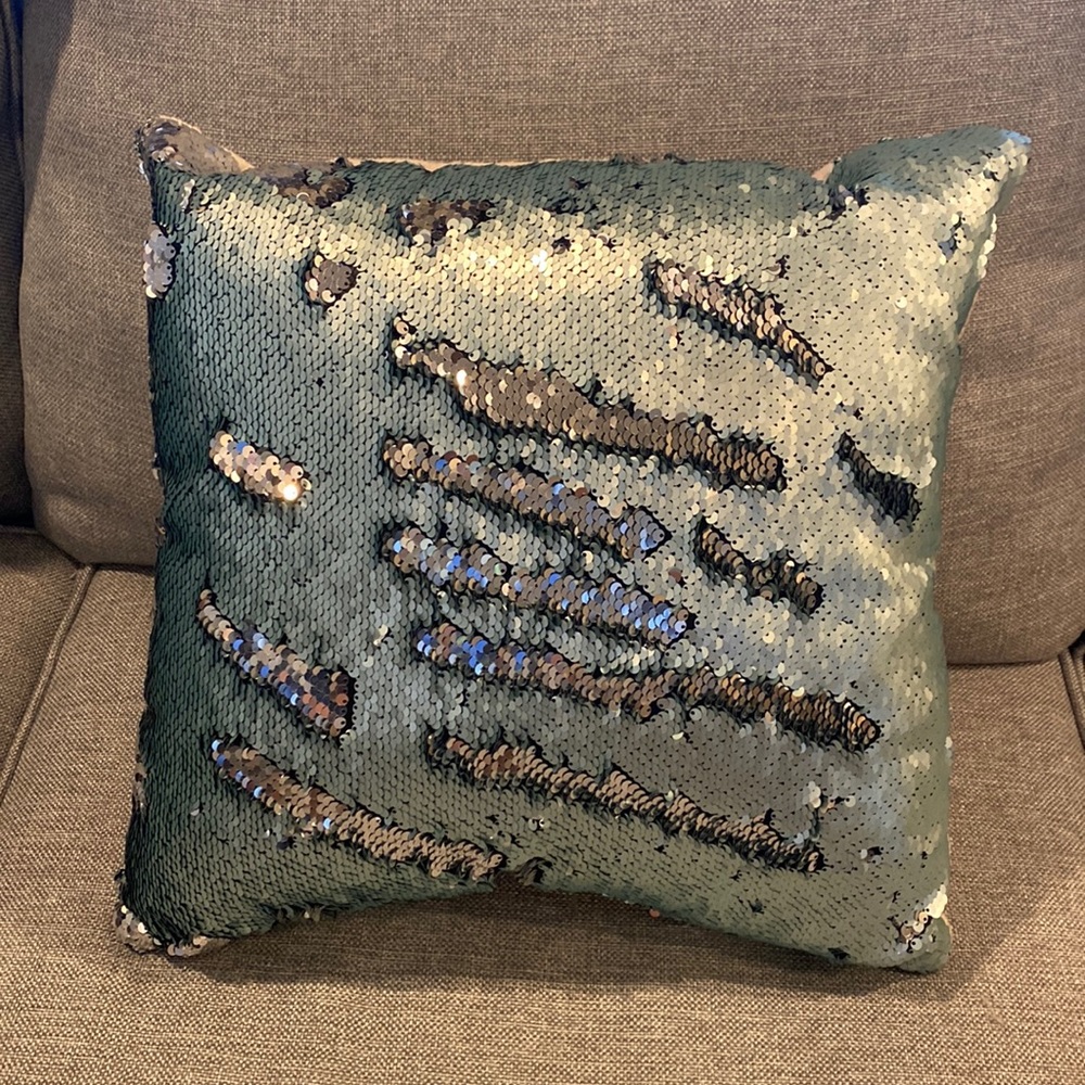 Decorative sequin pillow - Picture 5 of 6